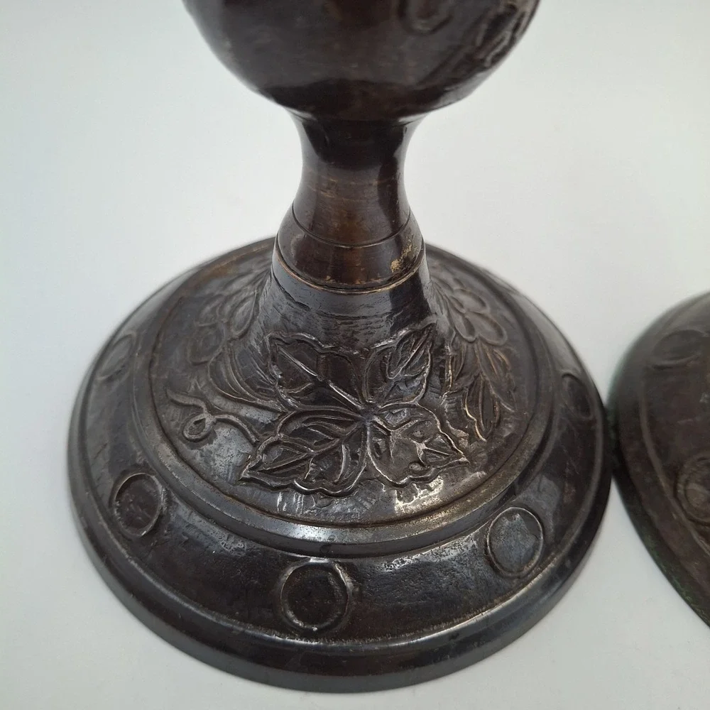N/A vintage embossed